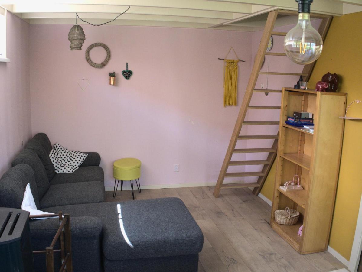 Small, Cute And Cozy Little Holiday Home Hippolytushoef المظهر الخارجي الصورة